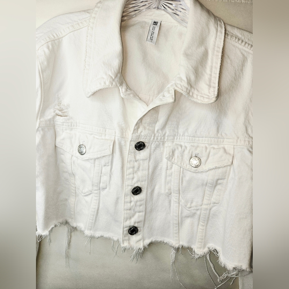 Zara Cropped Distressed White Denim Jacket - Picture 3 of 3